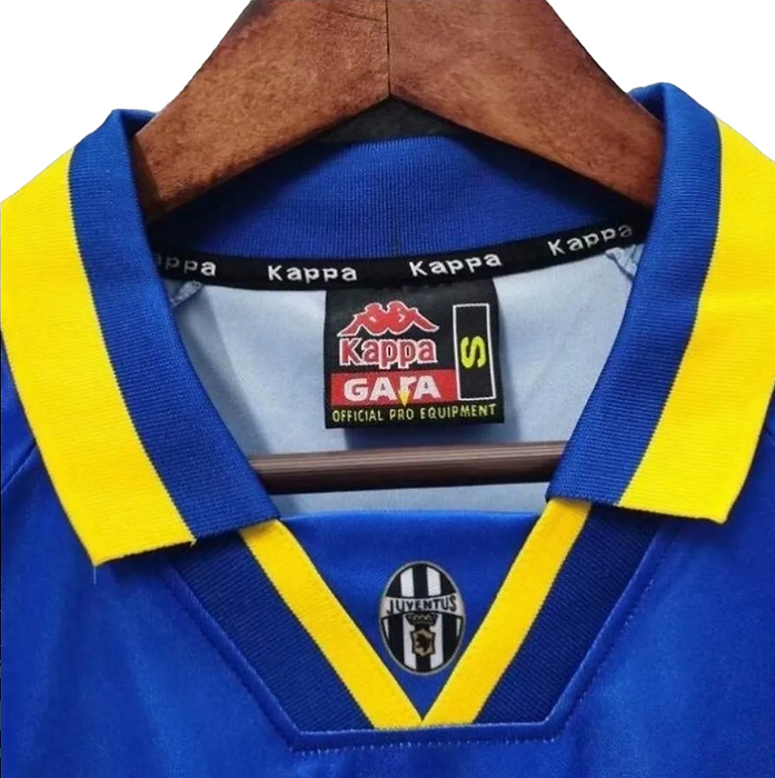 Retro Juventus Away Shirt 1995/1997 - Retro Shirt Stories
