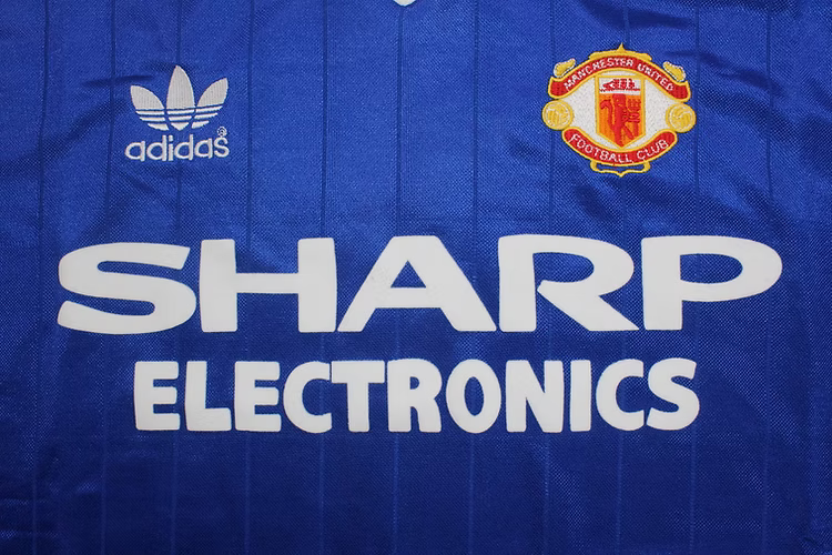 Retro Manchester United LS Away Shirt 1982/1983 - Retro Shirt Stories