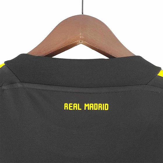 Retro Real Madrid GK Shirt 2011/2012 - Time Warp Kits