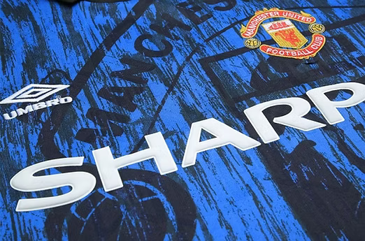 Retro Manchester United LS Away Shirt 1992/1993 - Retro Shirt Stories