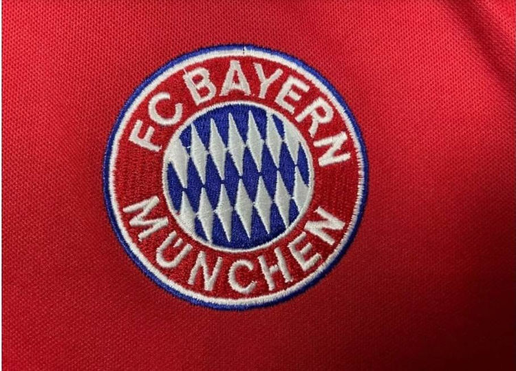 Retro Bayern Munich Home Shirt 2000/2001 - Retro Shirt Stories