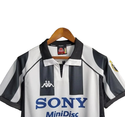 Retro Juventus Home Shirt 1997/1998 - Retro Shirt Stories