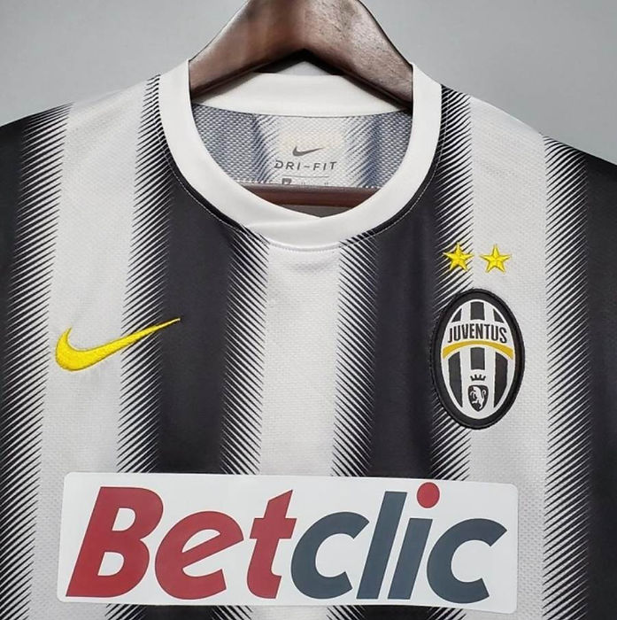 Retro Juventus Home Shirt 2011/2012 - Retro Shirt Stories