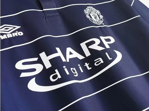 Retro Manchester United Away Shirt 1999/2000 - Retro Shirt Stories