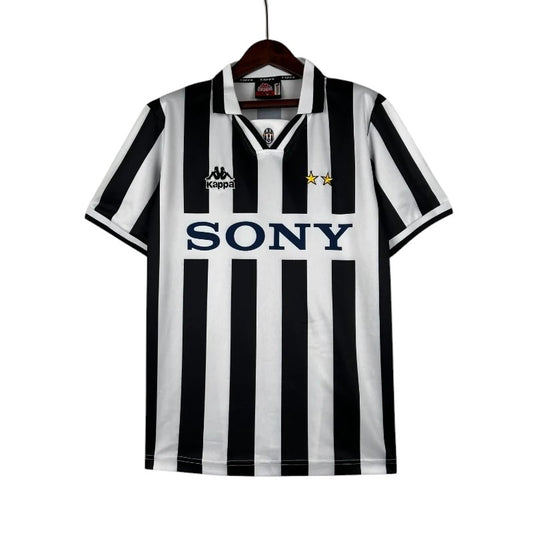 Retro Juventus Home Shirt 1995/1996 - Retro Shirt Stories