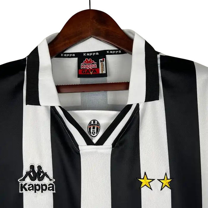 Retro Juventus Home Shirt 1995/1996 - Retro Shirt Stories