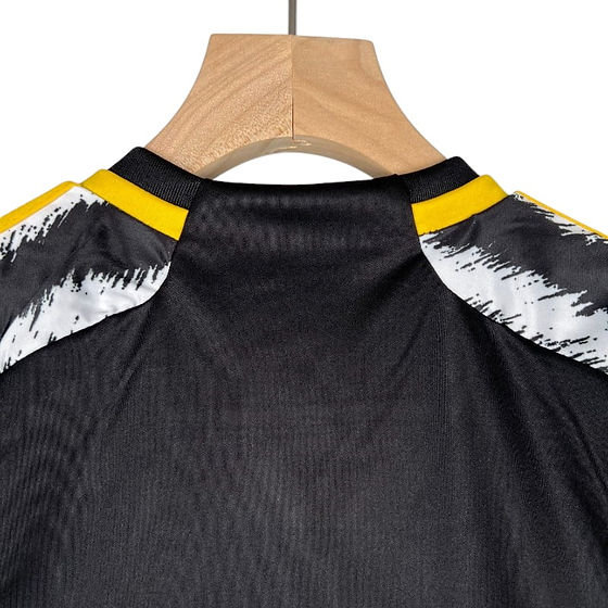 Juventus Home Kids Kit 2023/2024 - Retro Shirt Stories