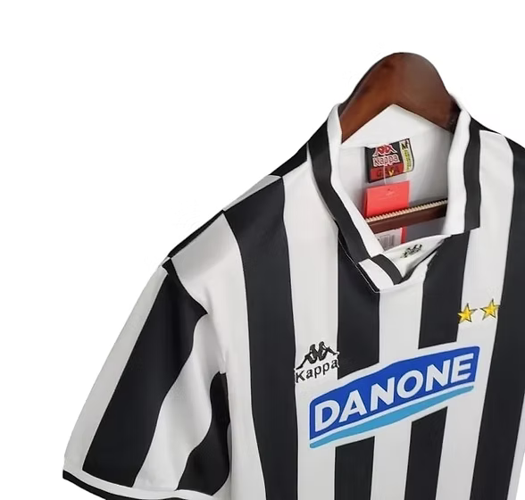 Retro Juventus Home Shirt 1994/1995 - Retro Shirt Stories