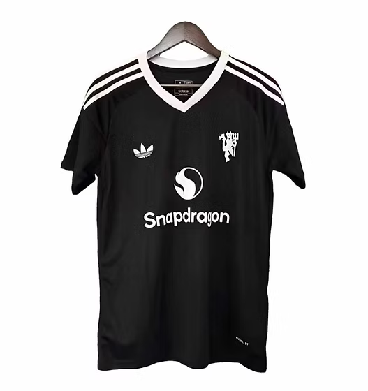Manchester United 2nd GK Shirt 2024/2025 - Retro Shirt Stories